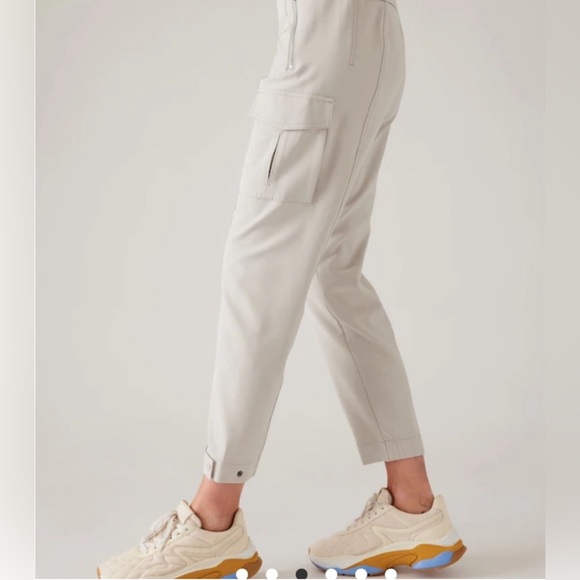 Athleta Endless Cargo Pant in Beige Size 8 - Picture 2 of 11